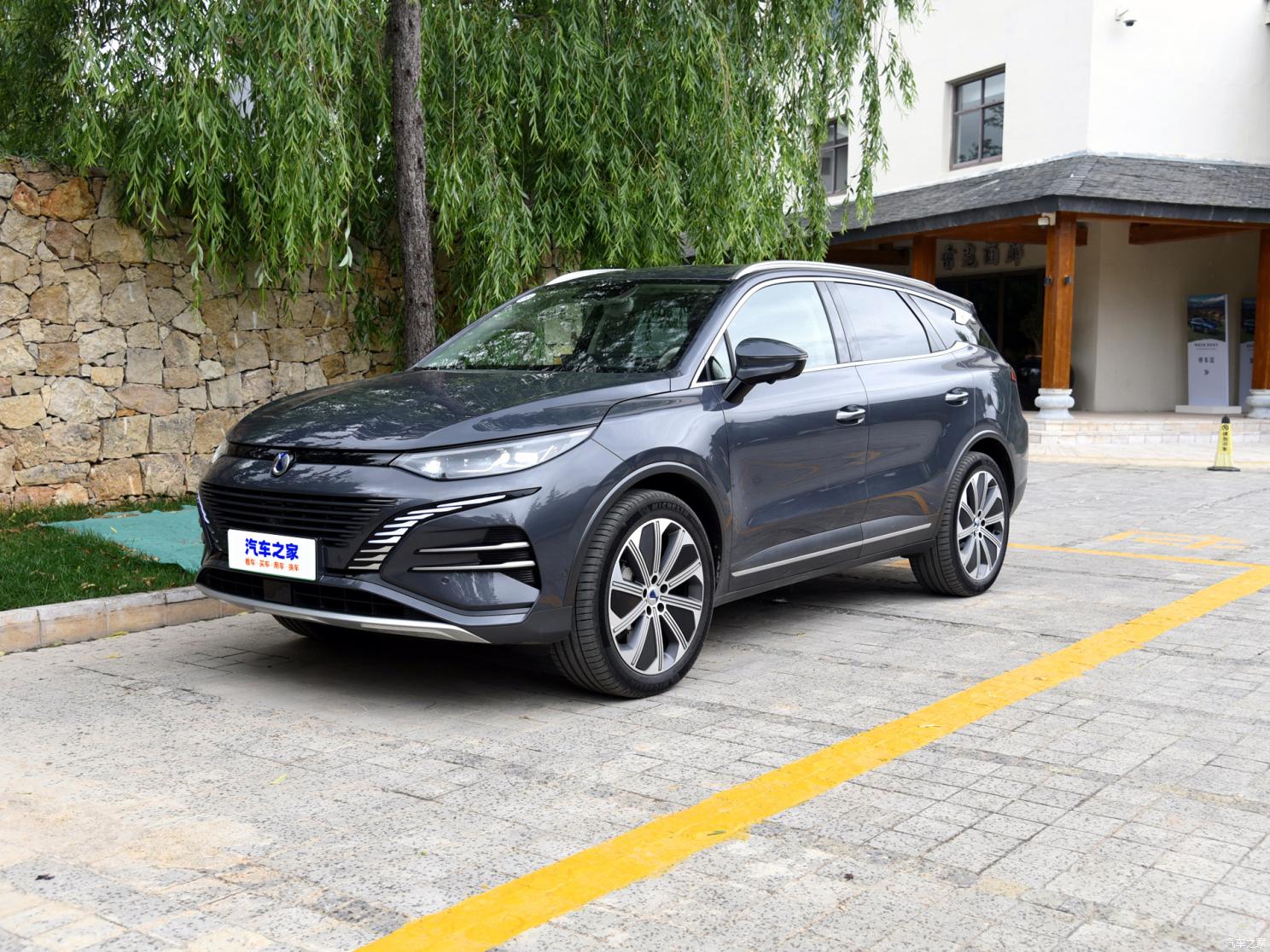騰勢(shì)汽車(chē) 騰勢(shì)N8 2023款 基本型